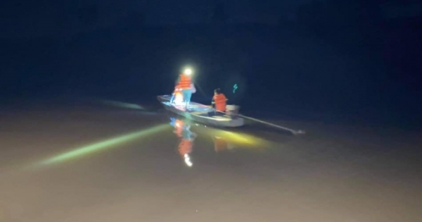 Lật thuyền trên sông Hiếu, người phụ nữ mất tích trong đêm