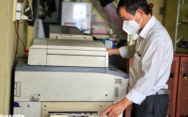 Niềm vui của chủ tiệm photocopy khi nhận 3 triệu đồng hỗ trợ