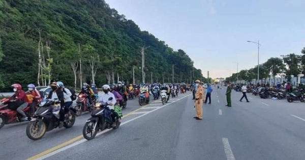 Nghệ An: Đón, dẫn đường hơn 500 người về từ miền Nam tránh dịch bằng xe máy