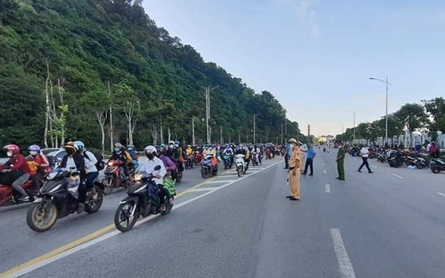 Nghệ An: Đón, dẫn đường hơn 500 người về từ miền Nam tránh dịch bằng xe máy