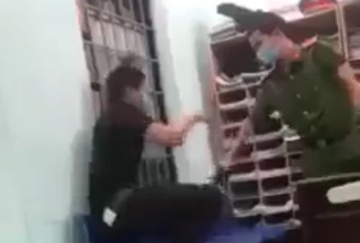 Tạm đình chỉ công tác Đại úy cảnh sát dí roi điện vào nam thanh niên ở Quảng Nam
