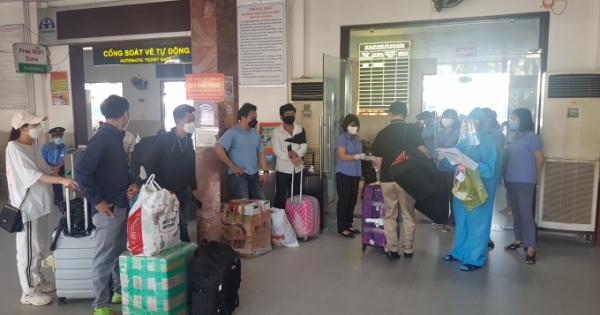 Đà Nẵng: Thống nhất khai thác trở lại hoạt động hành không và đường sắt