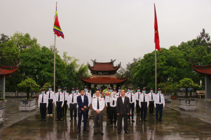 Anh Sơn cùng với nhân viên Công ty Cổ phần vệ sỹ Sơn Tinh đảm bảo an ninh trong dịp Lễ hội Đền Hùng năm 2021.