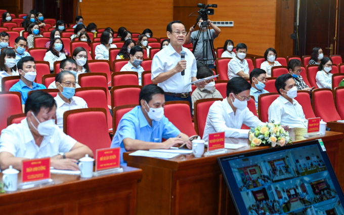 Cử tri quận Hồng Bàng phát biểu ý kiến tại hội nghị.