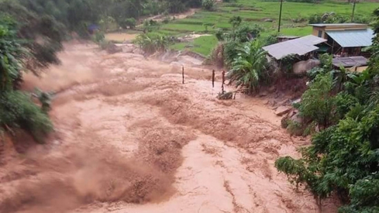 Yên Bái: Huy động 150 người tìm kiếm 2 nạn nhân bị nước lũ cuốn trôi
