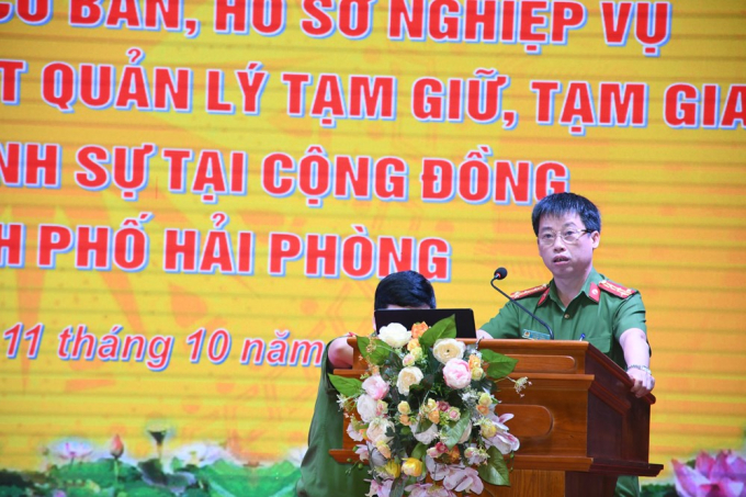 Phó Cục trưởng Cục Cảnh sát Quản lý tạm giữ, tạm giam &amp;amp; THAHS Nguyễn Văn Long tập huấn cho Công an Hải Phòng.