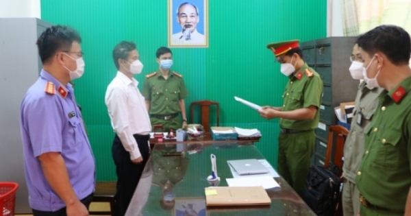 Khởi tố, tạm giam giám đốc và nguyên giám đốc Trung tâm giáo dục thường xuyên tỉnh Bình Phước