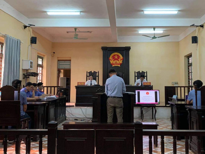 Trước đó, TAND huyện Sơn Động tỉnh Bắc Giang đã mở lại phiên tòa và xử phạt ông Giang 30 tháng tù về tội “Lừa đảo chiếm đoạt tài sản”.