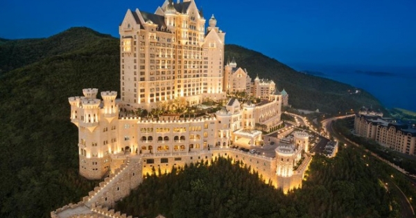 Mê mẩn cảnh khách sạn hoành tráng như lâu đài