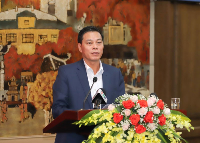 Chủ tịch UBND TP Hải Phòng Nguyễn Văn Tùng báo cáo tại cuộc làm việc.