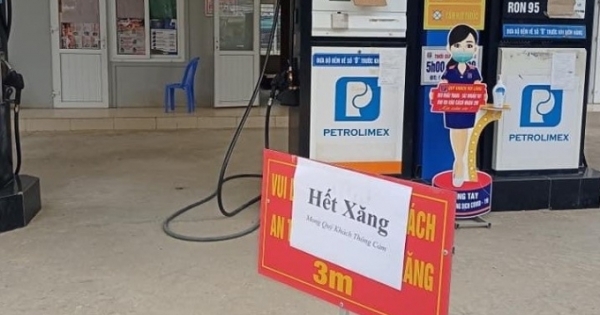 Hàng loạt cửa hàng đồng loạt "hết xăng" trước dự báo xăng tăng