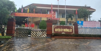 Quyết định luân chuyển của Chủ tịch huyện Mường Lát, một Phó hiệu trưởng Trường tiểu học phản ứng dữ dội