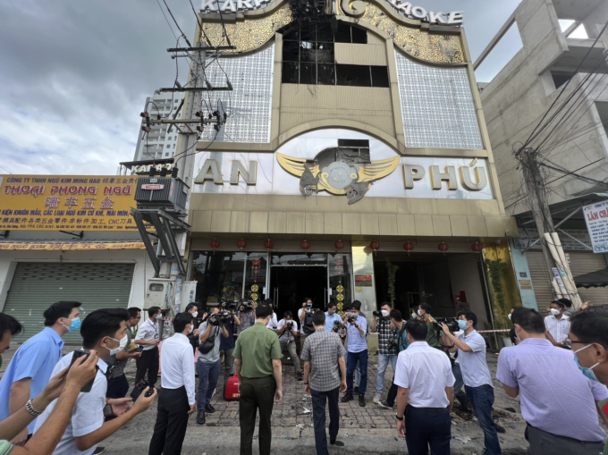 Khởi tố 2 cán bộ PCCC trong vụ cháy quán karaoke An Phú khiến 32 người chết.