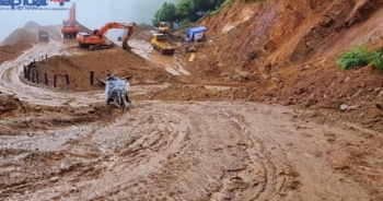 Yên Bái: Đường vào rừng phòng hộ bị cày xới, khai thác quặng sắt trái phép tại huyện Văn Chấn