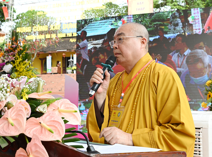 Hòa thượng Thích Thanh Nhiễu phát biểu tại Hội thảo.