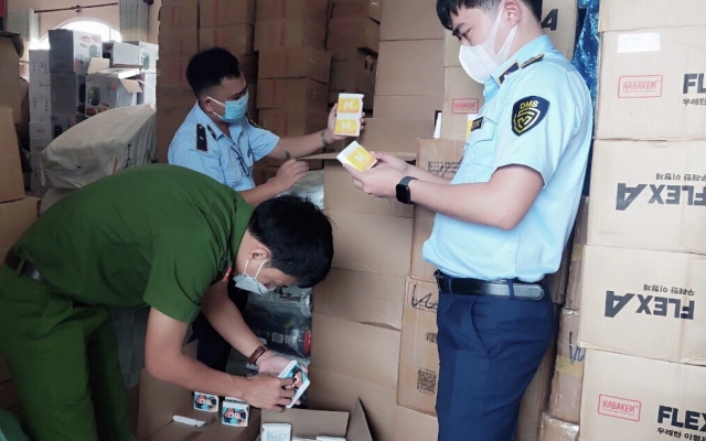 Hơn 12.000 đơn vị thực phẩm chức năng, mỹ phẩm,… không hóa đơn bị tạm giữ tại Phú Yên