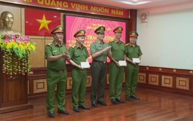 Đắk Lắk: Thưởng nóng đơn vị điều tra triệt phá nhanh vụ trọng án