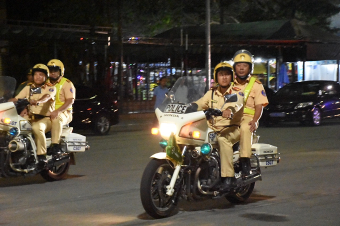 Phòng Cảnh sát Giao thông Công an tỉnh diễu hành ra quân thực hiện cao điểm kiểm tra, xử lý các hành vi vi phạm trật tự, an toàn giao thông.