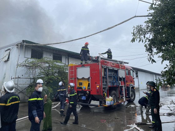 Vụ cháy xảy ra tại kho lán tạm (phường Hà Cầu - quận Hà Đông, Hà Nội) khiến một bảo vệ tử vong...