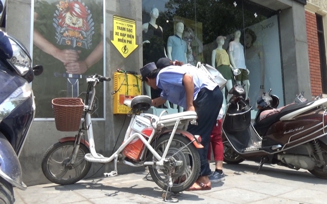 Hà Nội: Thí điểm trạm sạc xe điện miễn phí