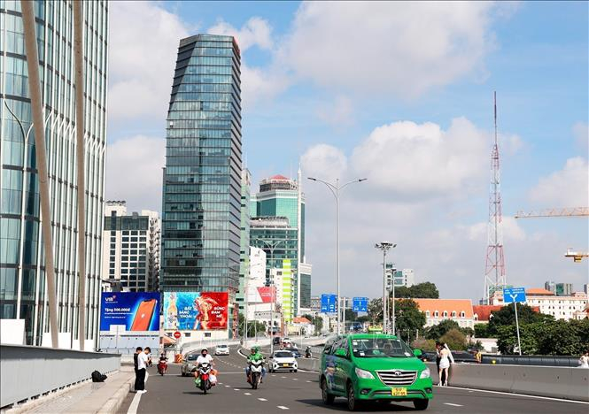 Thị trường văn phòng cho thuê ở Thành phố Hồ Chí Minh hiện đã trở lại mức hấp thụ trước đại dịch năm 2019 là khoảng 61.000 m2. Ảnh: Hồng Đạt/TTXVN