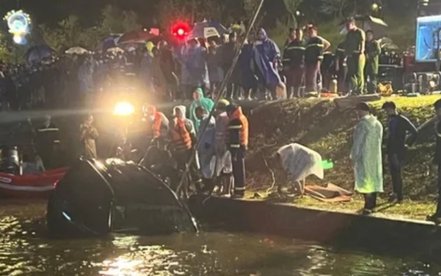 Lâm Đồng: Thông tin mới nhất về vụ ô tô 7 chỗ lao xuống hồ Xuân Hương