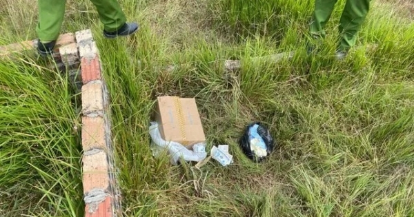 Bắc Giang: Thi thể bé gái sơ sinh bị bỏ trong thùng giấy ở nghĩa trang