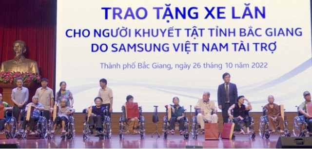 Bắc Giang: Trao tặng 150 xe lăn cho người khuyết tật