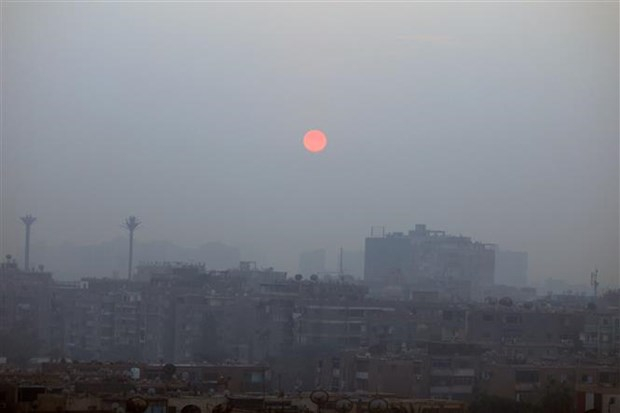 Khói mù ô nhiễm bao phủ bầu trời tại Cairo, Ai Cập, ngày 8/1/2022. (Ảnh: THX/TTXVN)