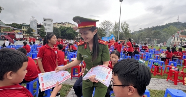 Công an tỉnh Lào Cai tổ chức hoạt động tuyên truyền, trải nghiệm, thực hành chữa cháy cho người dân