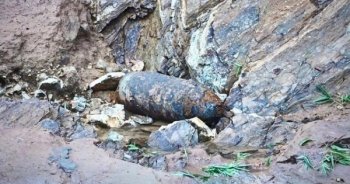 Phát hiện quả bom nặng hàng trăm kg sau mưa lũ tại Yên Bái