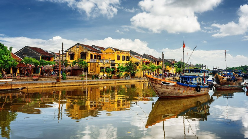 Phố cổ Hội An là một điển hình về cảng thị truyền thống ở Đông Nam Á được bảo tồn nguyên vẹn và chu đáo.