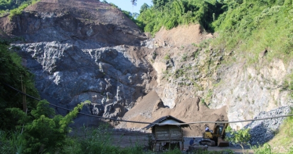 Mỏ đá Pa Tần tập kết vật liệu, đổ thải trái phép trong thời gian dài: Sở TNMT tỉnh Điện Biên nói gì?