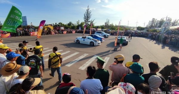 Đã mắt với "Lễ hội diều và diễu hành siêu xe Bình Thuận"