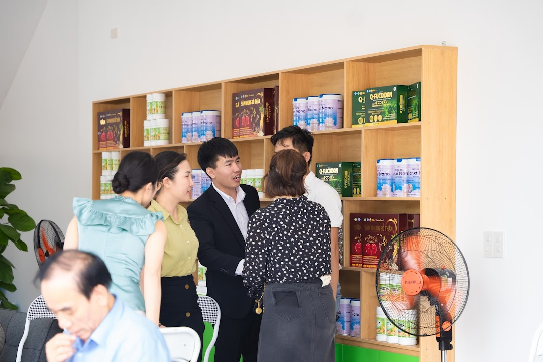 Đông đảo đối tác khách hàng tới tham dự lễ cắt băng khánh thành của Công ty CP dinh dưỡng Quốc tế Việt Mỹ.