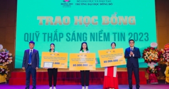 pvcombank trao 240 trieu hoc bong cho sinh vien truong dai hoc dong do