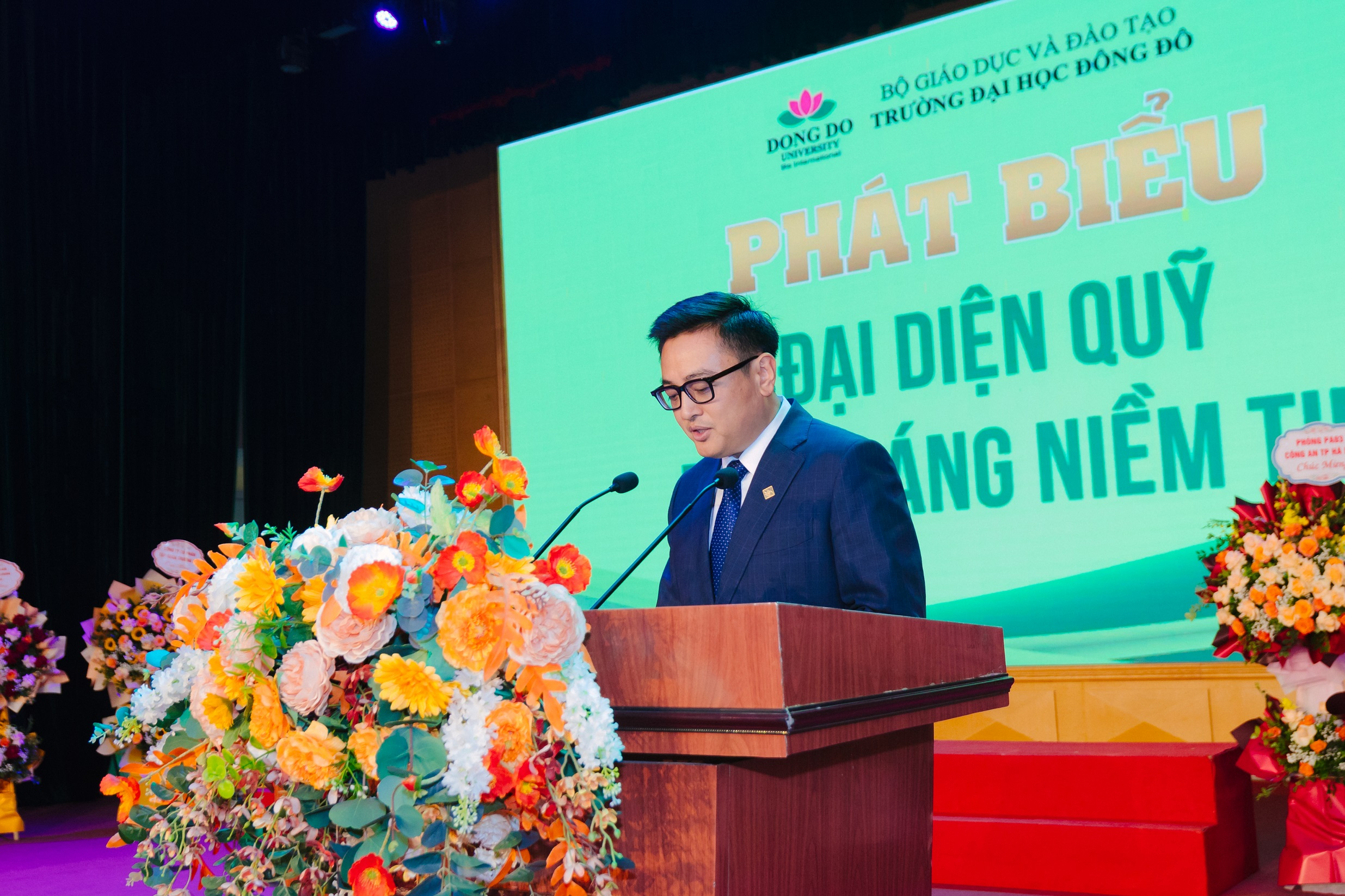 Ông Phan Quang Chung đại diện Quỹ Thắp Sáng Niềm Tin phát biểu tại lễ trao học bổng
