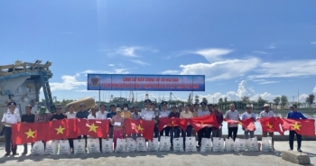 Bà Rịa - Vũng Tàu: Cảnh sát biển đồng hành cùng ngư dân bám biển