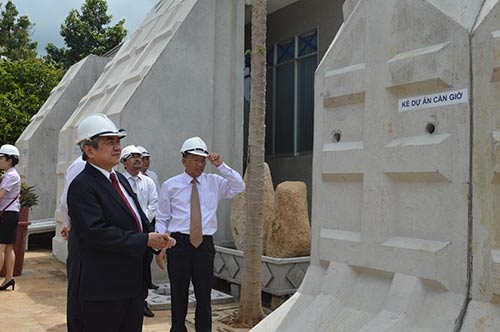 Bộ trưởng Nguyễn Qu&acirc;n thăm v&agrave; l&agrave;m việc tại c&ocirc;ng ty Busadco
