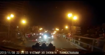 NÓNG: Camera hành trình ghi lại nguyên nhân vụ taxi "điên"