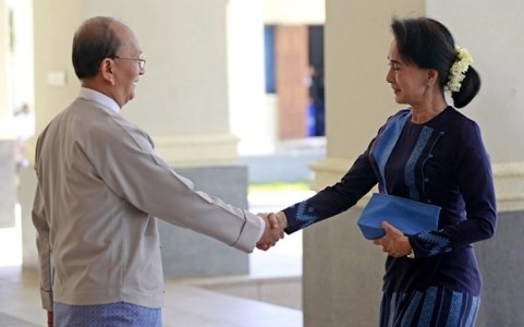 &Ocirc;ng Theisein (tr&aacute;i) v&agrave; B&agrave; Suu Kyi gặp nhau hồi năm 2014. (Ảnh: Telegraph)