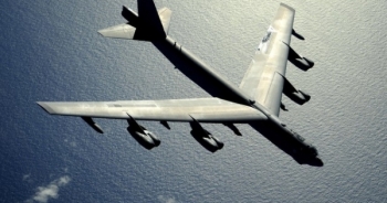 Mỹ điều máy bay B-52 ra gần đảo nhân tạo trên Biển Đông
