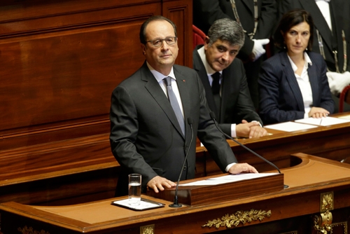 Tổng thống Francois Hollande&nbsp;ph&aacute;t biểu tại Quốc hội. (Ảnh:Reuters)