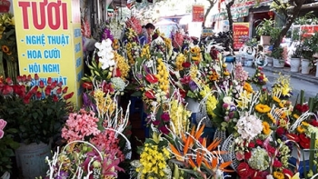 Thị trường hoa ngày Nhà giáo Việt Nam bắt đầu "nóng" lên từng ngày