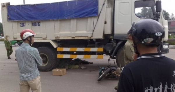 Thái Nguyên:Va chạm mất lái, người đi xe máy chết thảm dưới bánh xe tải
