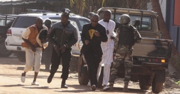 Khủng bố tấn công khách sạn tại Mali, 170 con tin bị bắt giữ
