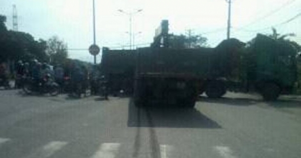 Hà Nam: Mất lái xe tải lao vào xe rơ mooc bẹp  dúm đầu