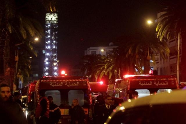 Cảnh s&aacute;t v&agrave; xe cứu thương tại hiện trường vụ&nbsp;đ&aacute;nh bom. (Ảnh:Reuters)