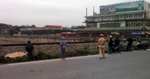 Hà Nam: Bị tàu hỏa cán tử vong khi băng qua đường ray