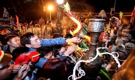 Trông lễ hội Việt mà đau đớn lòng